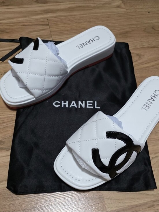 Shoes - QUILTED LEATHER SANDLES